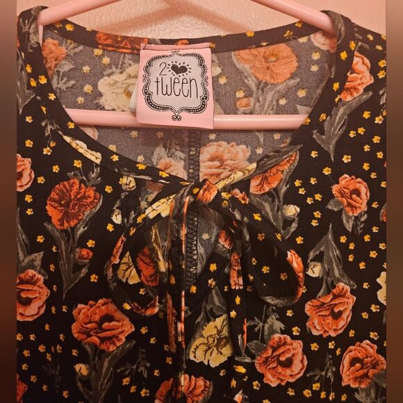 2 tween Girls floral 3/4 bell shaped sleeve dress 7/8 * - Picture 3 of 4